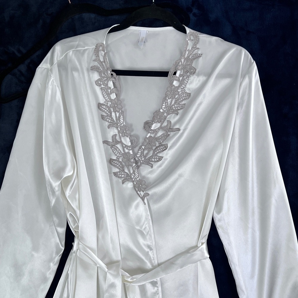 Flora Ladies White Satin Robe with Lace Trim L/XL Lingerie Sleepwear - Picture 3 of 8